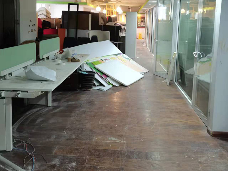  家里客廳改成工作區(qū)還“違法”了？太離譜了吧！(圖2)