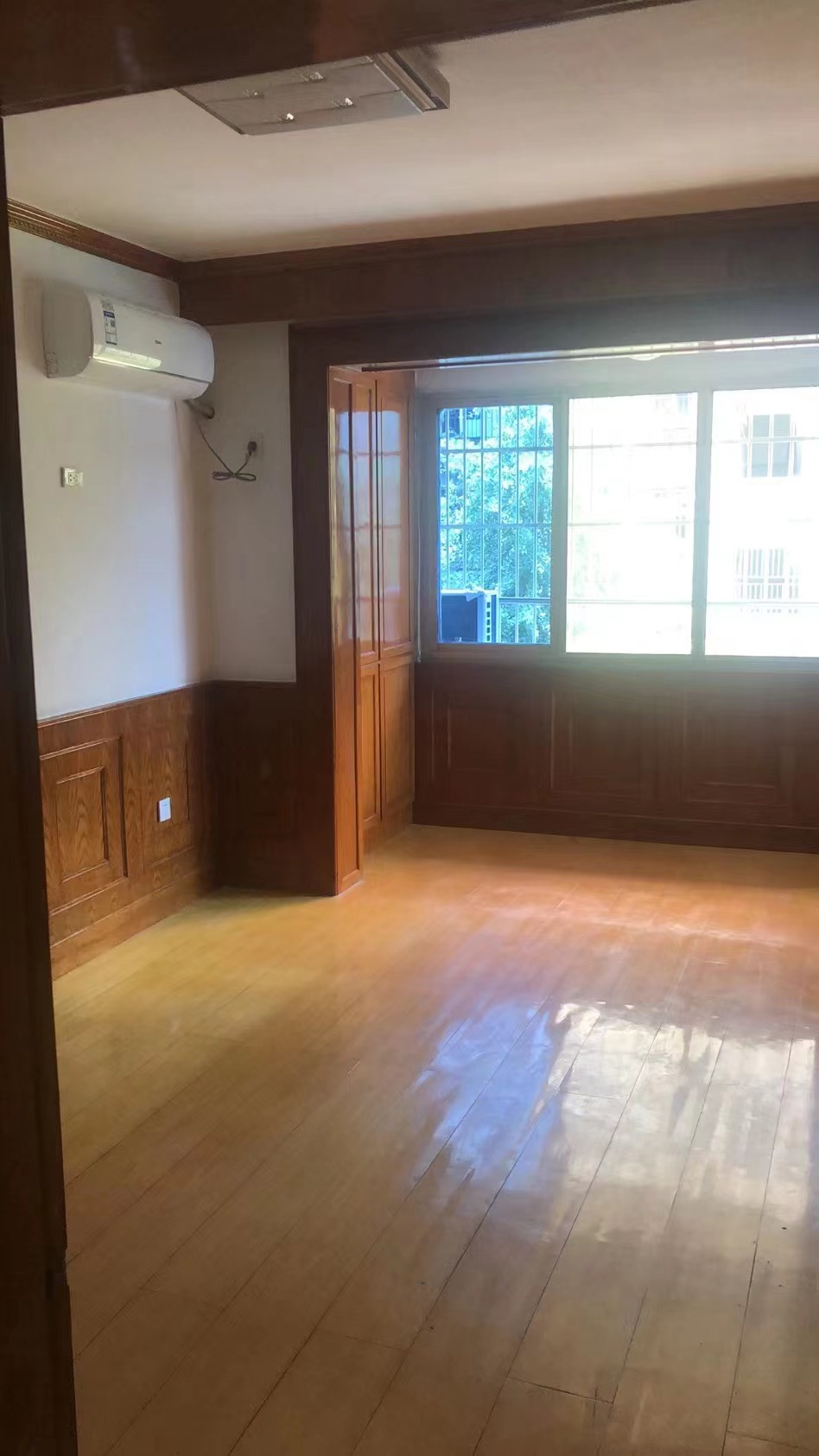 深圳地面安裝地板坡度大怎么解決(圖2) 深圳地面安裝地板坡度大怎么解決(圖2)