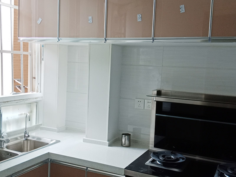 廚房裝修櫥柜，究竟是定制櫥柜好，還是直接買新的呢？(圖2)