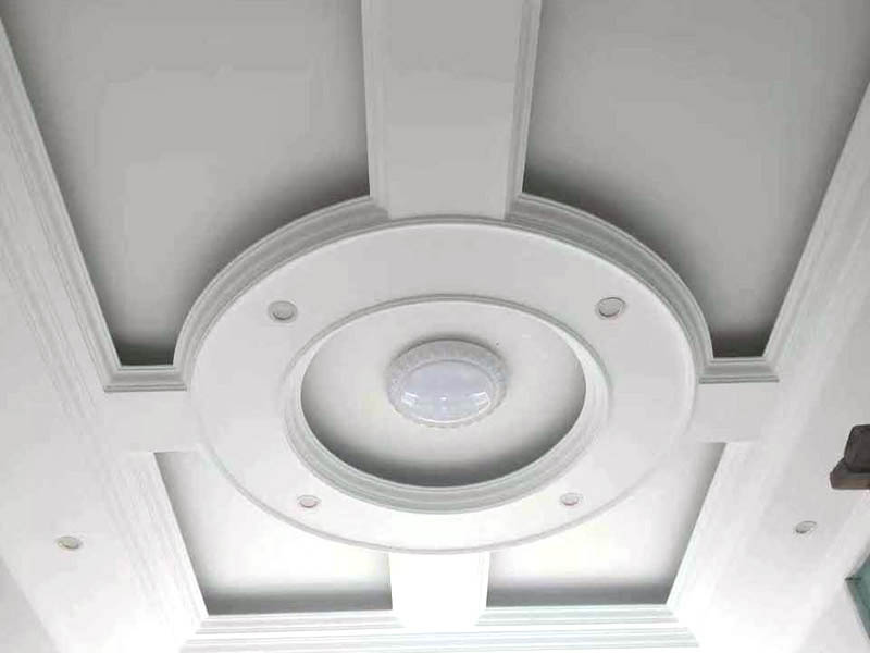 客廳吊頂簡(jiǎn)單裝修的四個(gè)方案(圖4) 客廳吊頂簡(jiǎn)單裝修的四個(gè)方案(圖4)