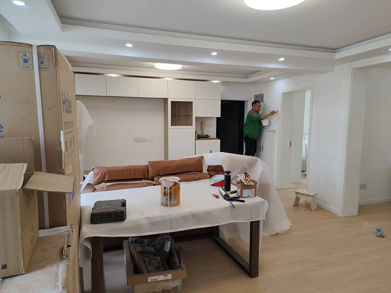 在背景墻上增加儲物柜或置物架有什么好處？(圖3)