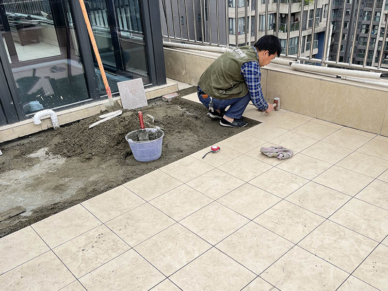 陽臺(tái)地面磚和墻壁磚顏色要一樣嗎(圖1)