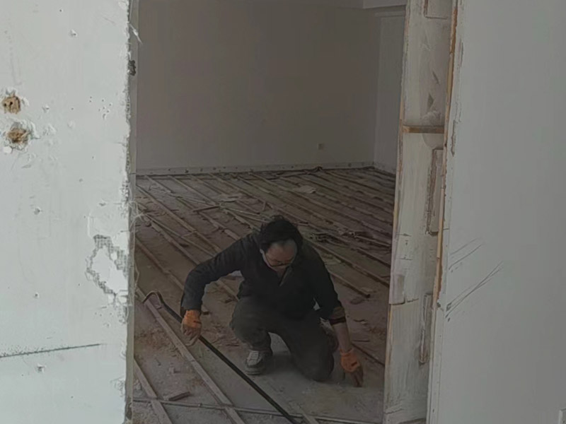 墻面刷漆起皮脫落怎么處理(圖2) 墻面刷漆起皮脫落怎么處理(圖2)