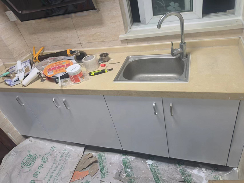 廚房上面漏水是誰家的問題(圖1) 廚房上面漏水是誰家的問題(圖1)