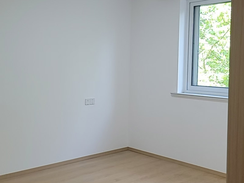 內(nèi)墻刮膩?zhàn)雍腿槟z漆哪個(gè)好(圖1) 內(nèi)墻刮膩?zhàn)雍腿槟z漆哪個(gè)好(圖1)