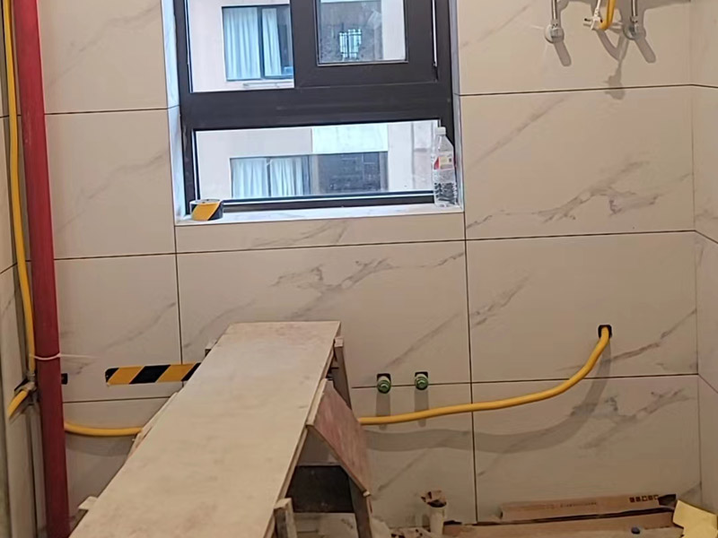 瓷磚開裂保修期多久？裝修合同陷阱與維權(quán)技巧